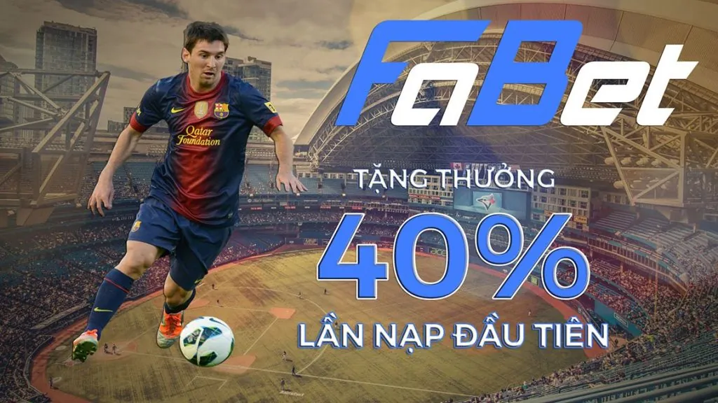Bàn tay đang ghi chú trên sổ tay cạnh một màn hình hiển thị biểu đồ phân tích dữ liệu thể thao và các con số tỷ lệ cược, thể hiện quá trình nghiên cứu và lập chiến lược.